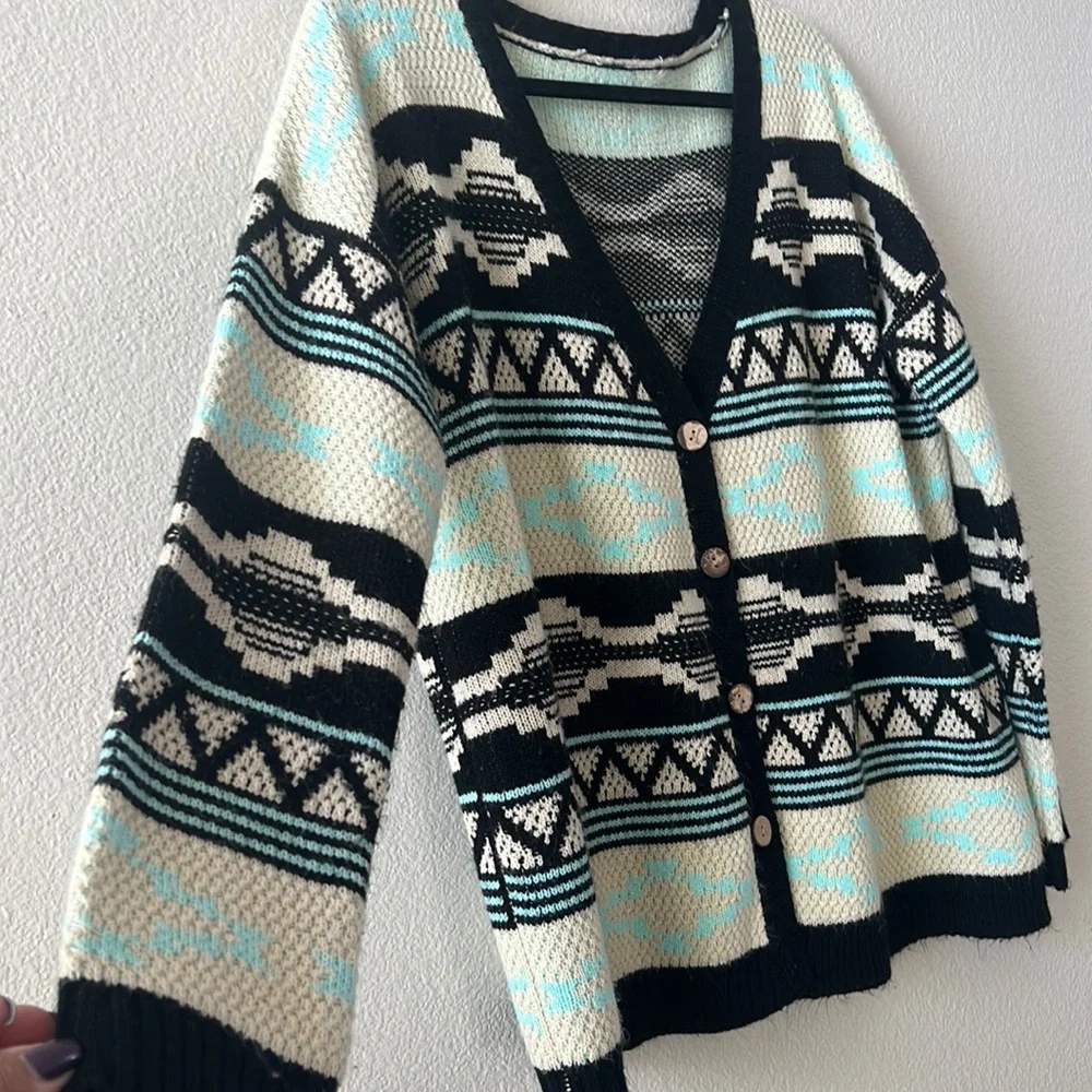 Soft southwestern print cardigan Unknown size but would fit L/Xl best!